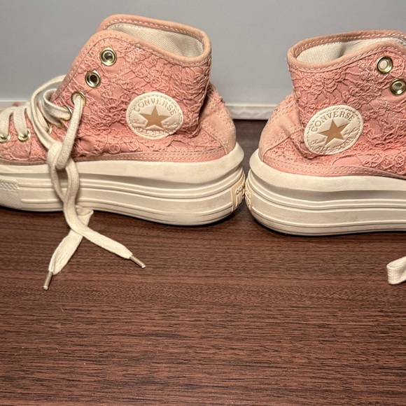 Converse Kid’s Lace Pink and Cream High-Tops - Picture 4 of 5